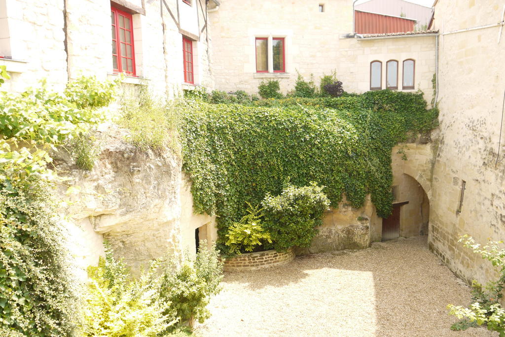 Troglodyte De La Fosse Hotell Meigné Exteriör bild